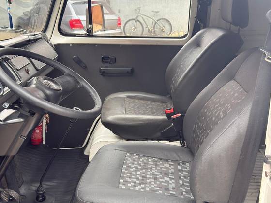 VOLKSWAGEN KOMBI 1.4 MI FURGÃO 8V FLEX 3P MANUAL